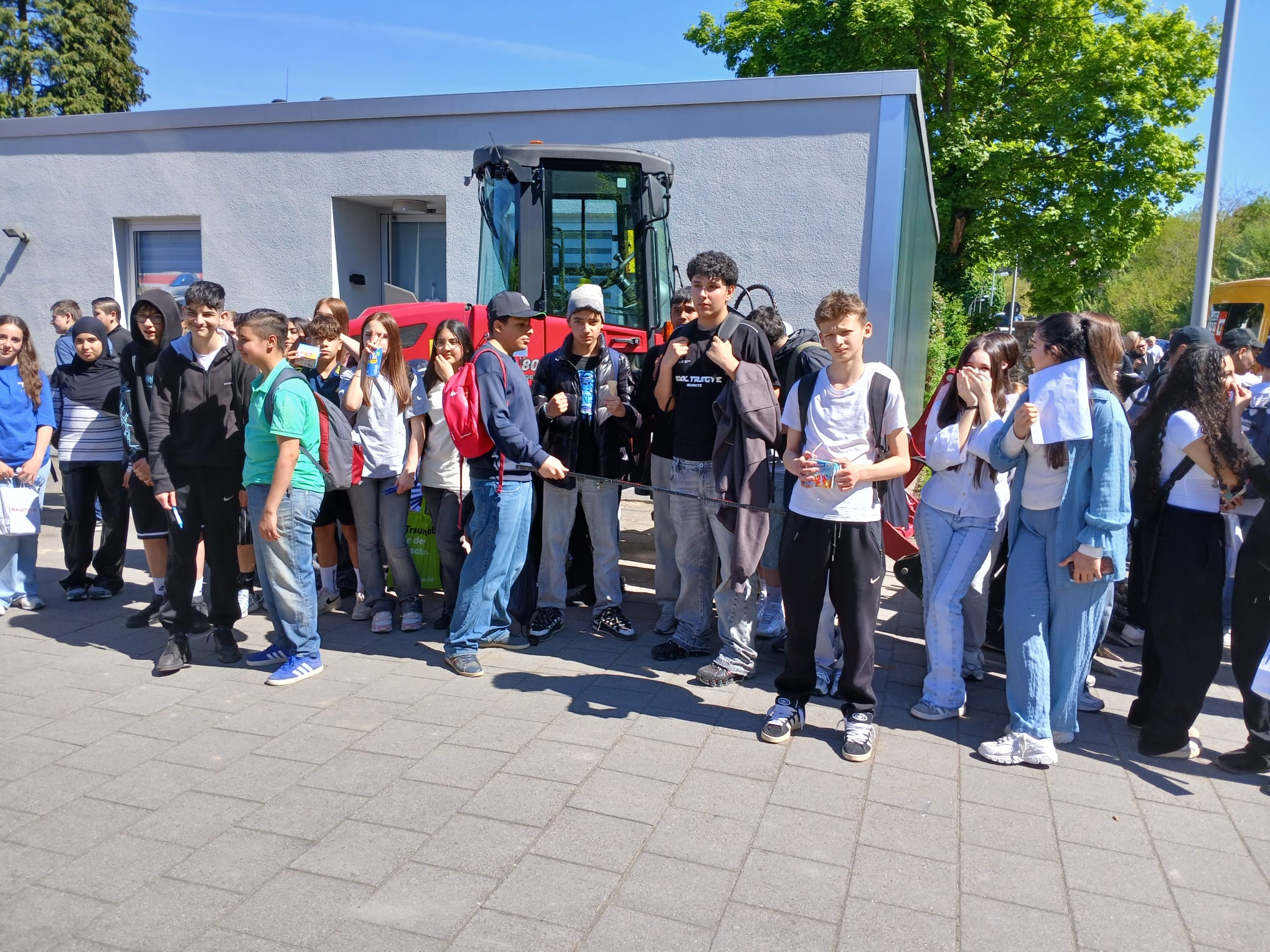Berufsorientierung hautnah: Schülerinnen und Schüler erleben das Baugewerbe beim „Info-Tag Azubi am Bau