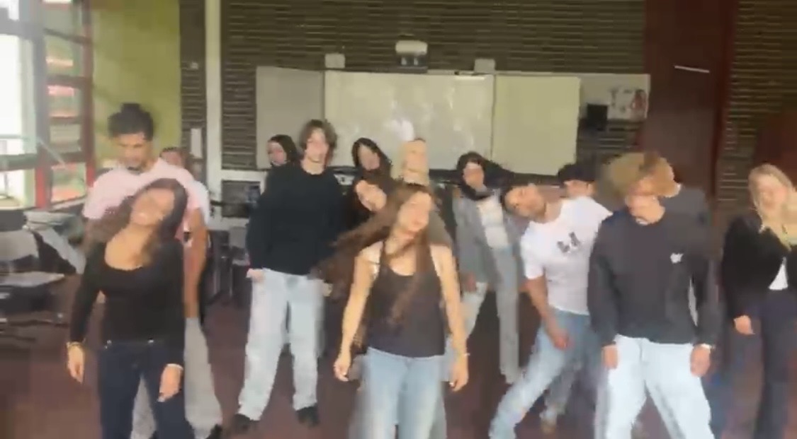 Spannender Theaterworkshop im Darstellenden Spiel der Klassenstufe 11 mit Fabio Godinho im Schuljahr 2025/26