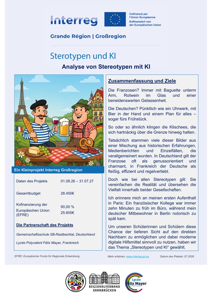 Projektplakat „Stereotypen und KI“: Illustration eines Franzosen mit Baguette und Wein sowie eines Deutschen mit Bier und Brezel vor Eiffelturm und Fachwerkhaus, dazu Projektdaten (Laufzeit 08/2026–07/2027, Budget 28.450 €, Partnerschulen Rastbachtal und Lycée Félix Mayer)